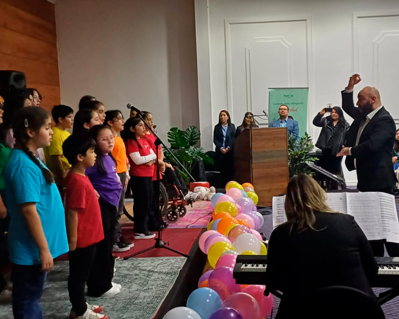 Coro sampedrino deleitó a familias de acogida